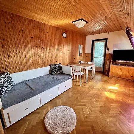 Laura Apartmán *
